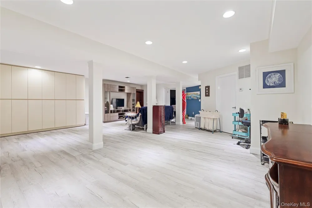 83 Foxwood Drive Jericho, NY 11753