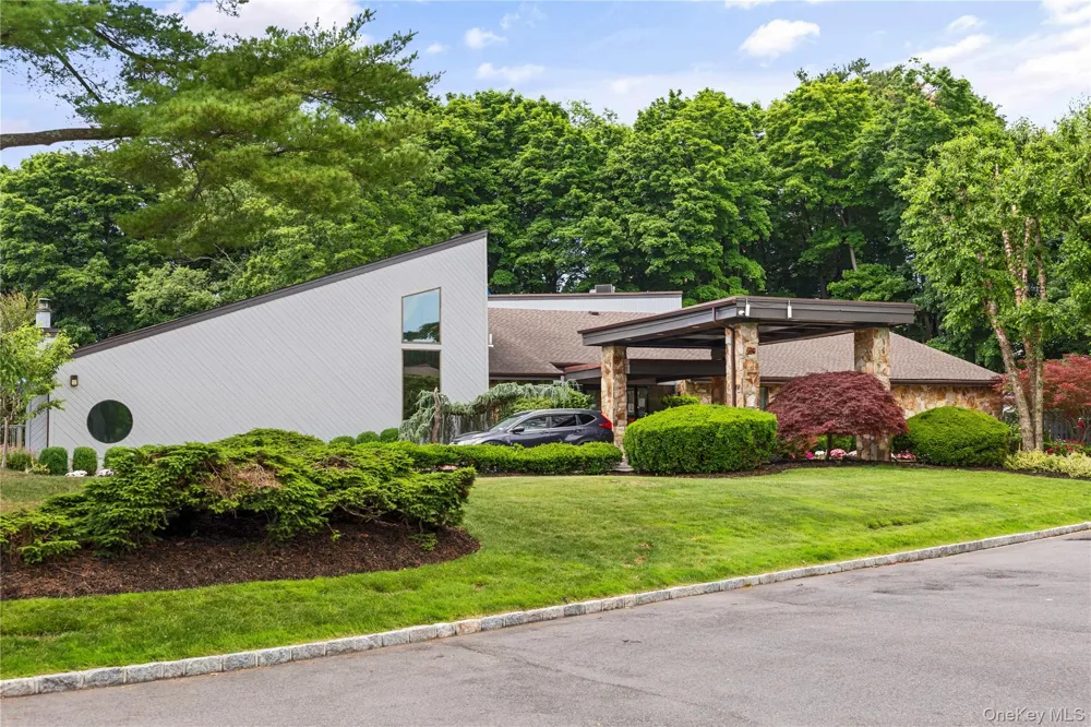 83 Foxwood Drive Jericho, NY 11753