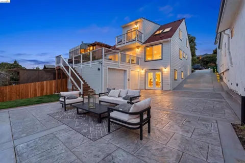 857 Balra Dr
