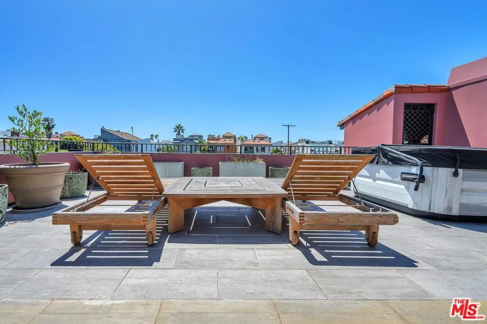 5205 Via Donte Marina del Rey, CA 90292
