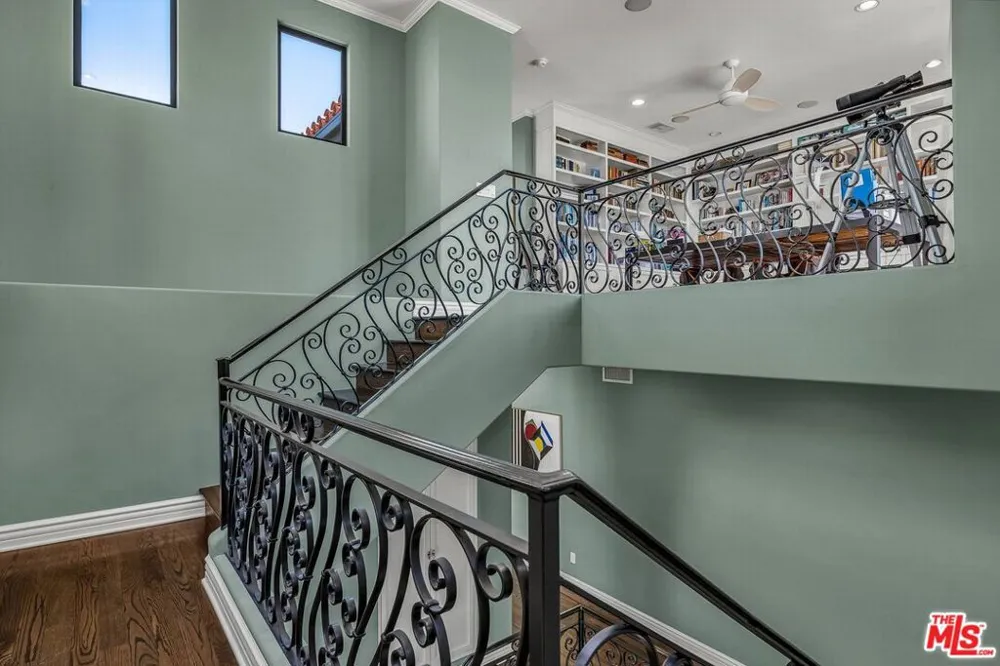 5205 Via Donte Marina del Rey, CA 90292