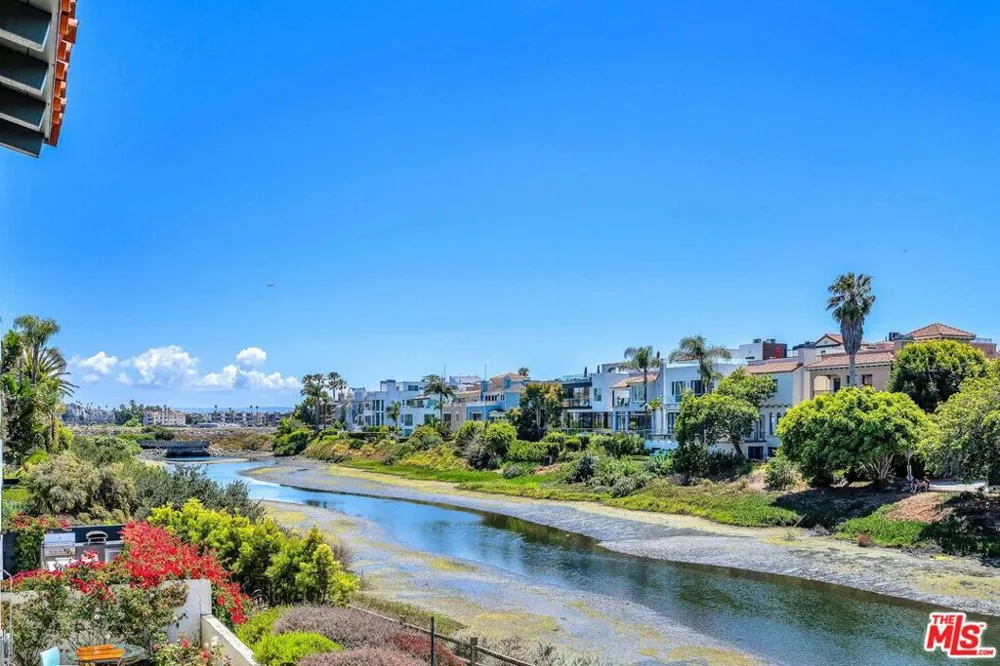 5205 Via Donte Marina del Rey, CA 90292