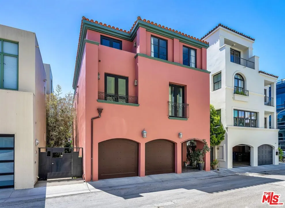 5205 Via Donte Marina del Rey, CA 90292