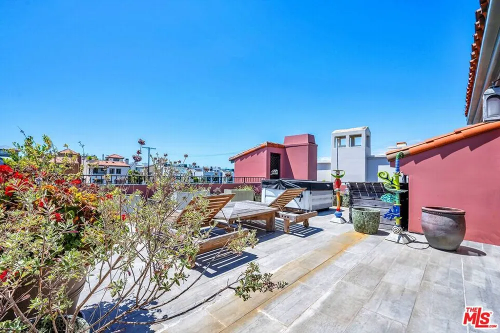 5205 Via Donte Marina del Rey, CA 90292