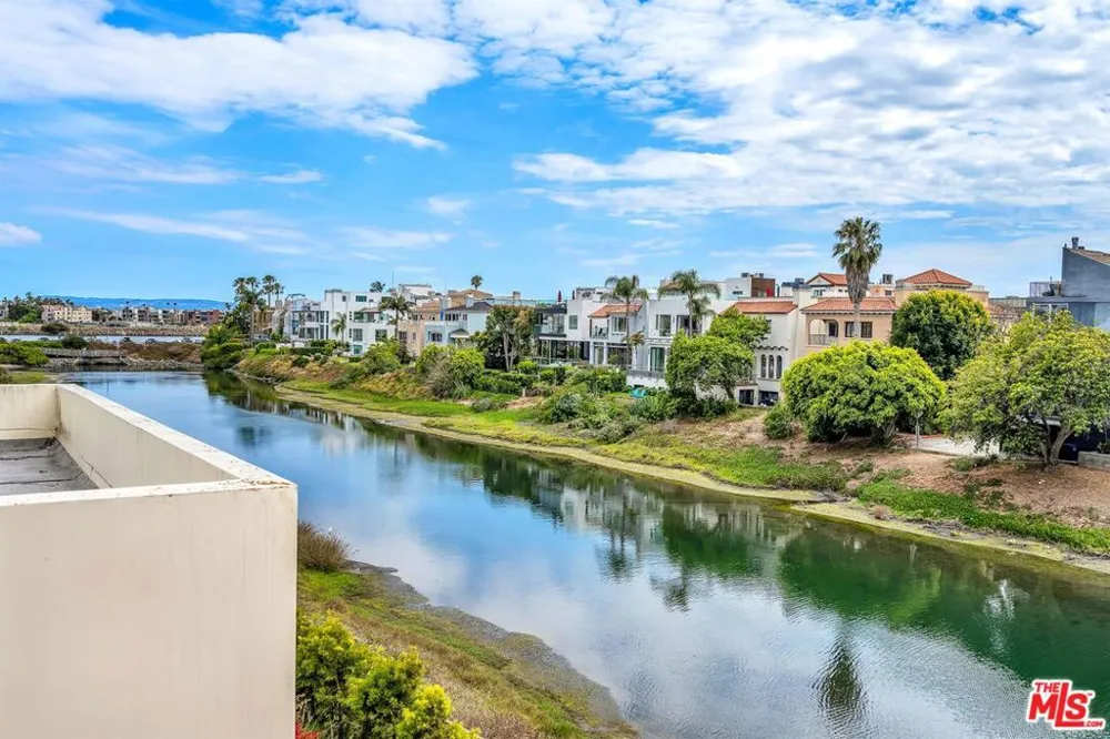 5205 Via Donte Marina del Rey, CA 90292