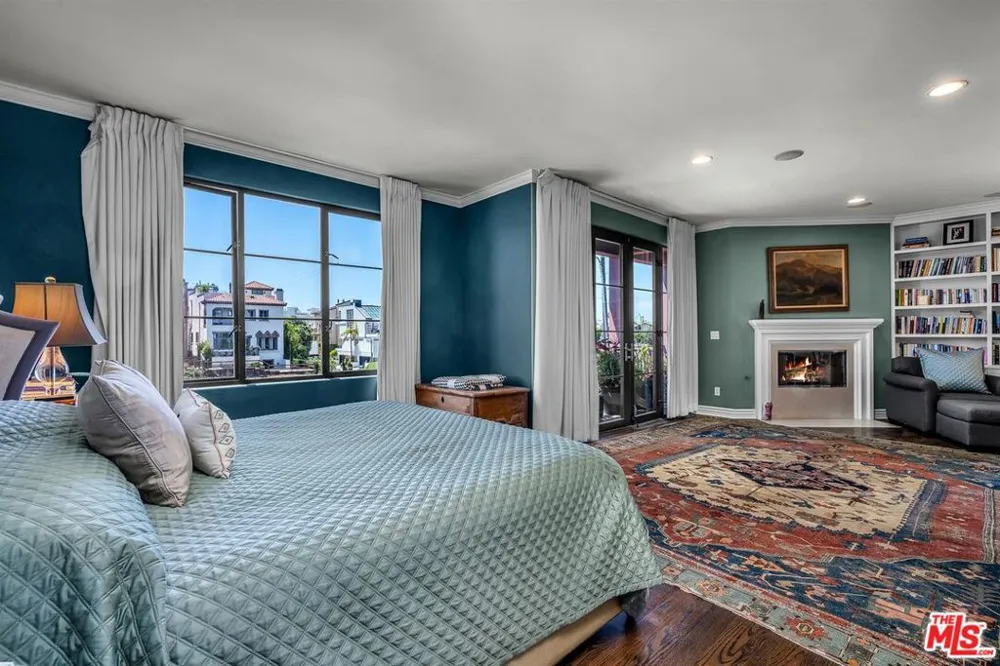 5205 Via Donte Marina del Rey, CA 90292
