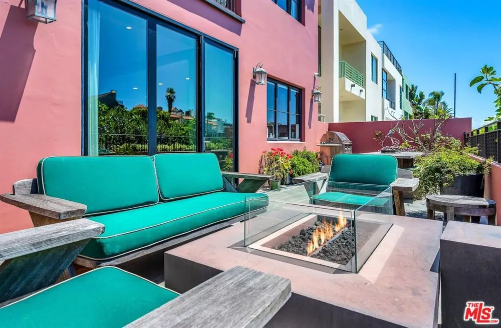 5205 Via Donte Marina del Rey, CA 90292