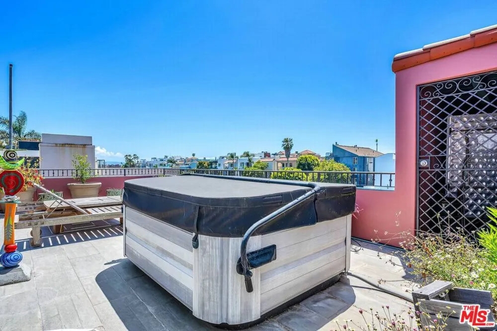 5205 Via Donte Marina del Rey, CA 90292
