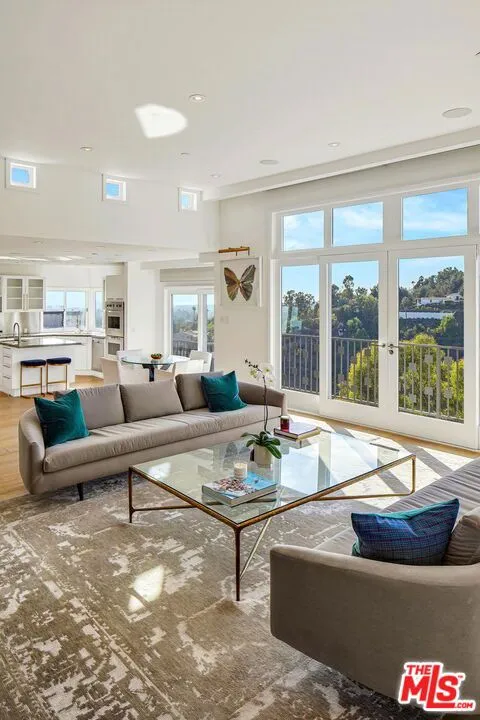 1433 Summitridge Drive Beverly Hills, CA 90210