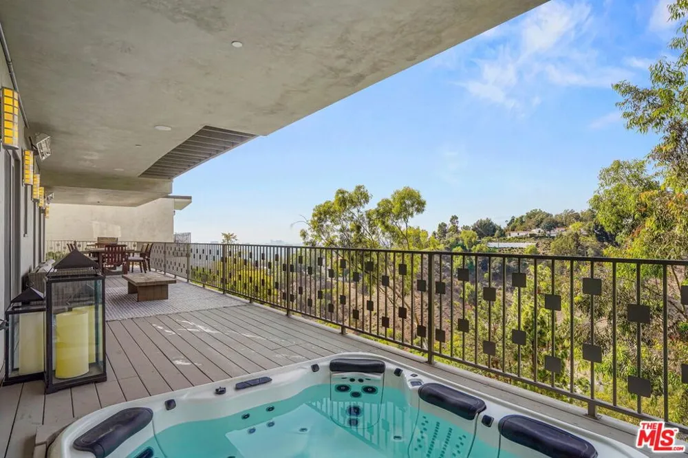 1433 Summitridge Drive Beverly Hills, CA 90210