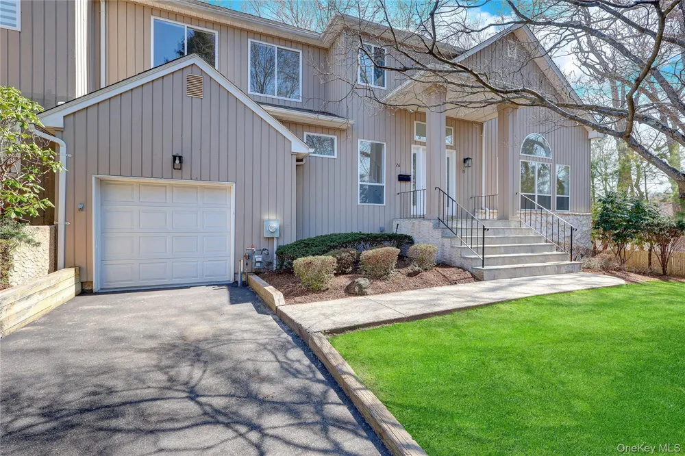 26 Stone Gate Court Smithtown, NY 11787