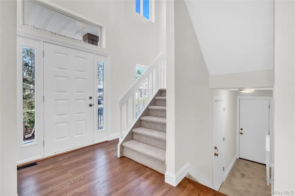 26 Stone Gate Court Smithtown, NY 11787