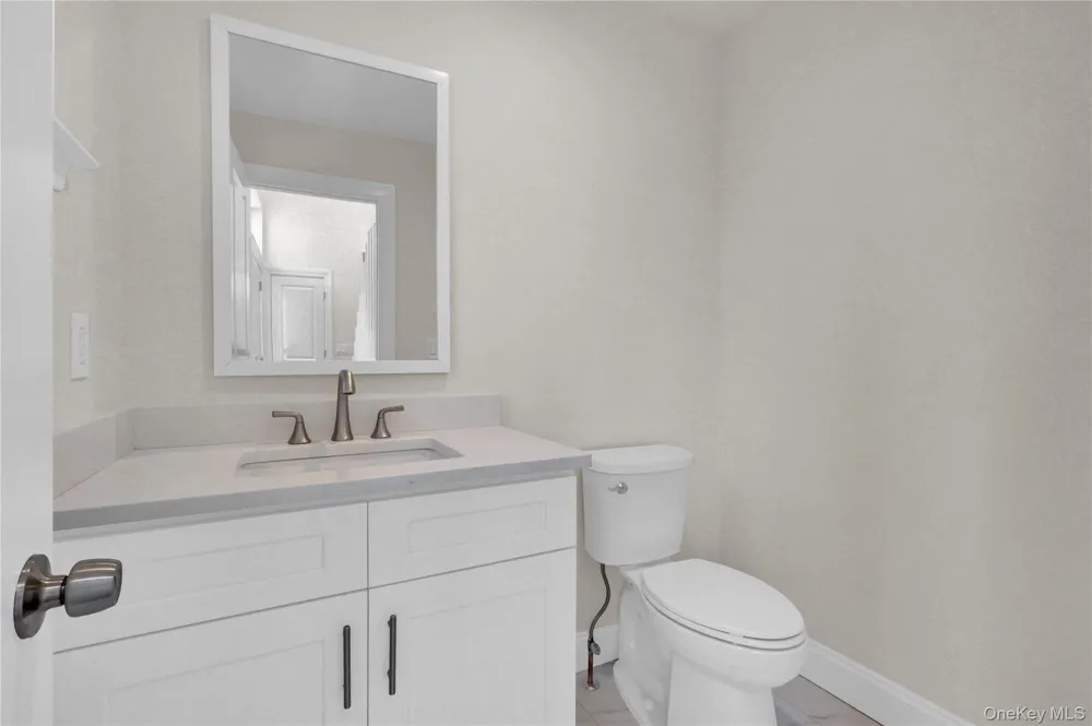 26 Stone Gate Court Smithtown, NY 11787