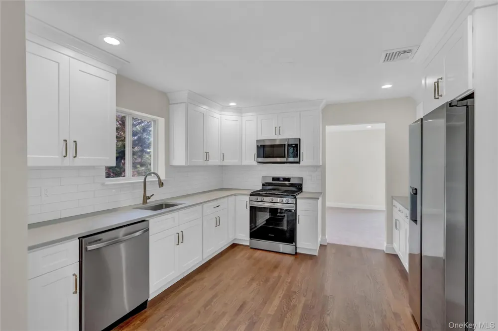 26 Stone Gate Court Smithtown, NY 11787