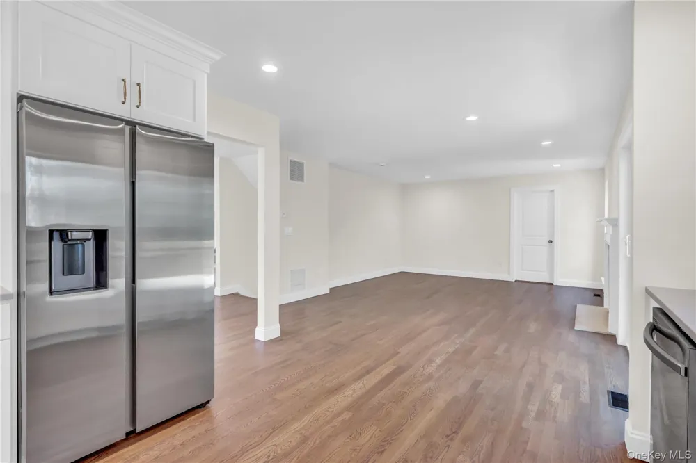 26 Stone Gate Court Smithtown, NY 11787