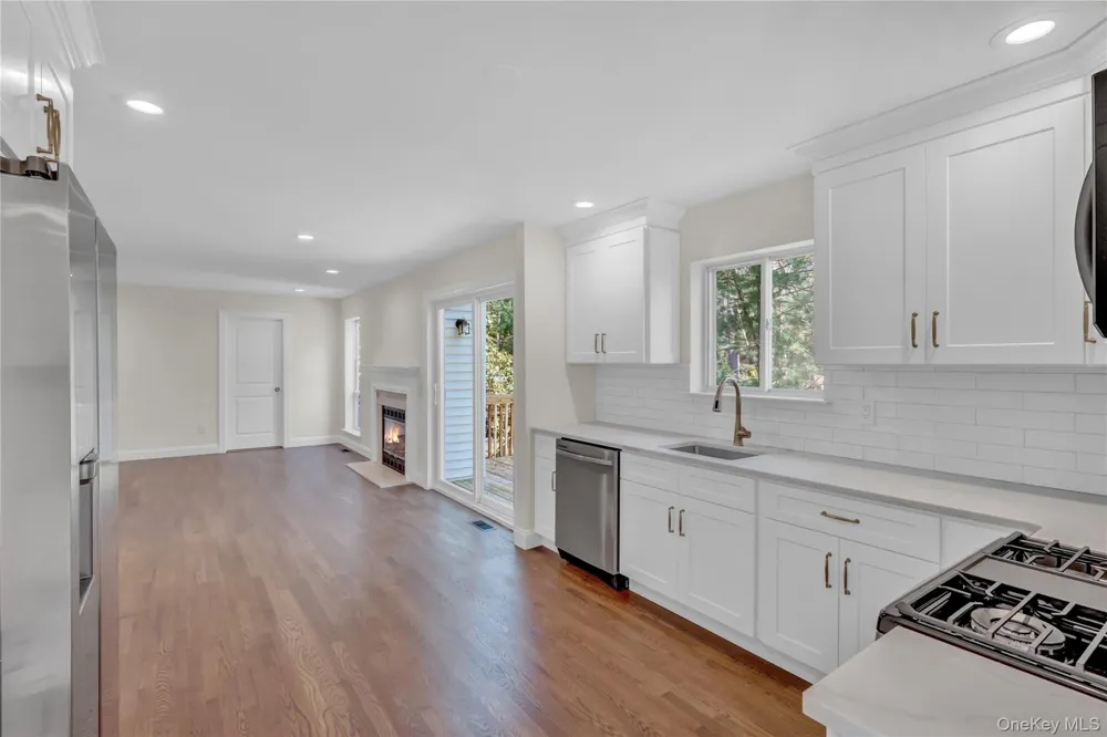 26 Stone Gate Court Smithtown, NY 11787