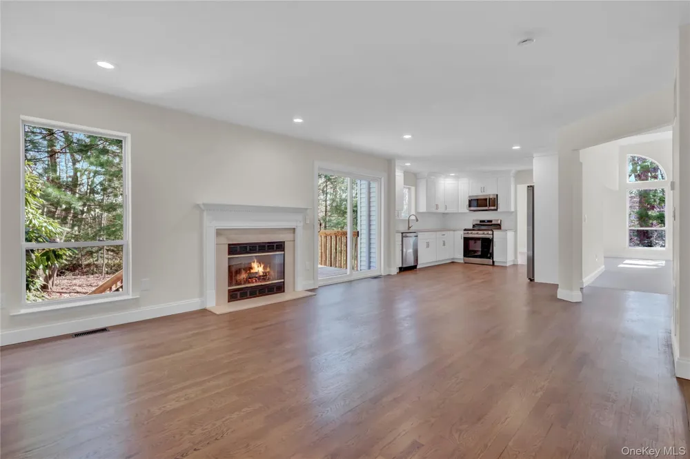 26 Stone Gate Court Smithtown, NY 11787