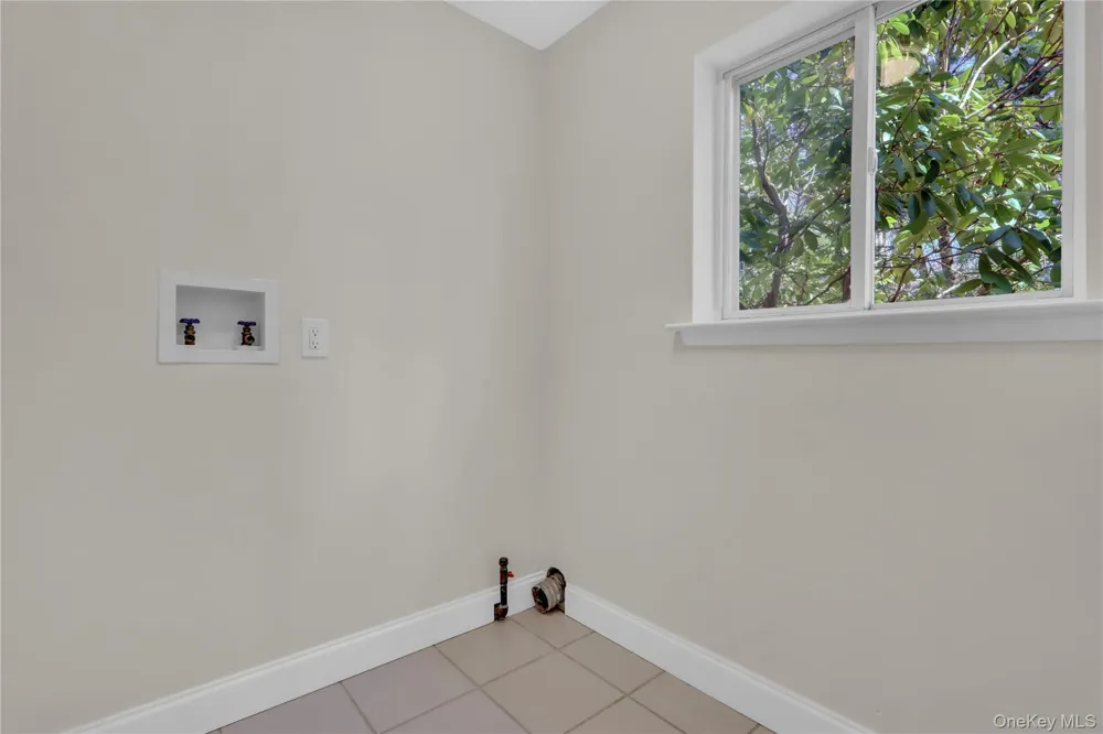 26 Stone Gate Court Smithtown, NY 11787