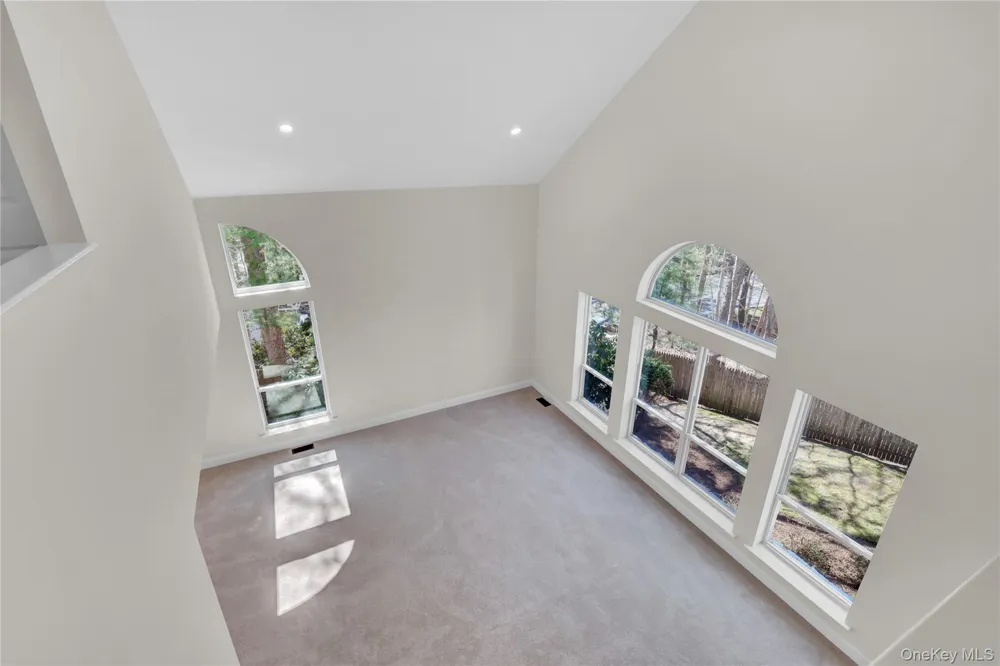 26 Stone Gate Court Smithtown, NY 11787