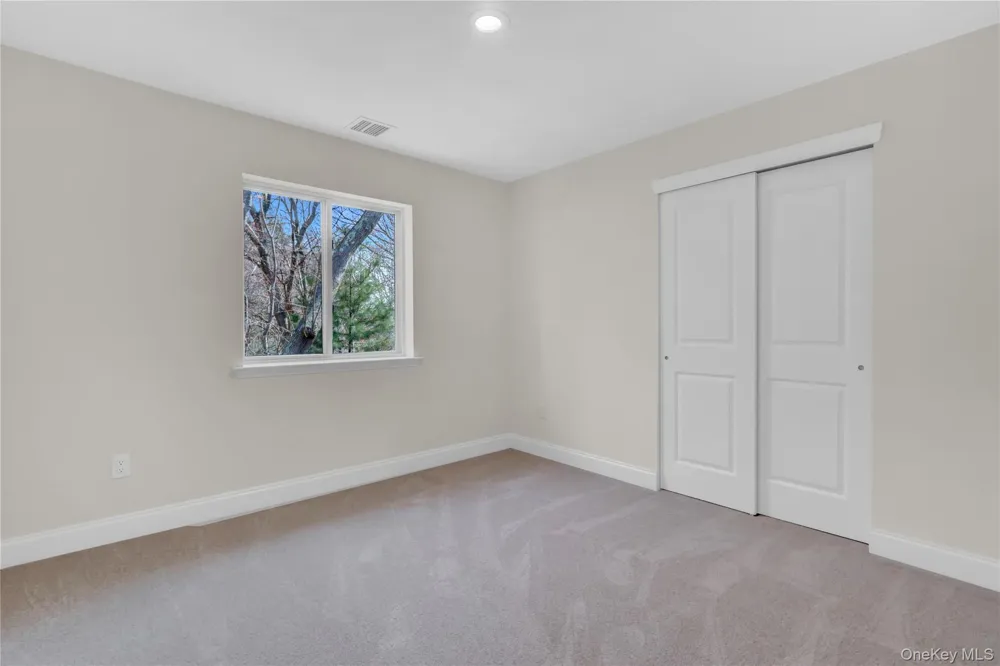 26 Stone Gate Court Smithtown, NY 11787