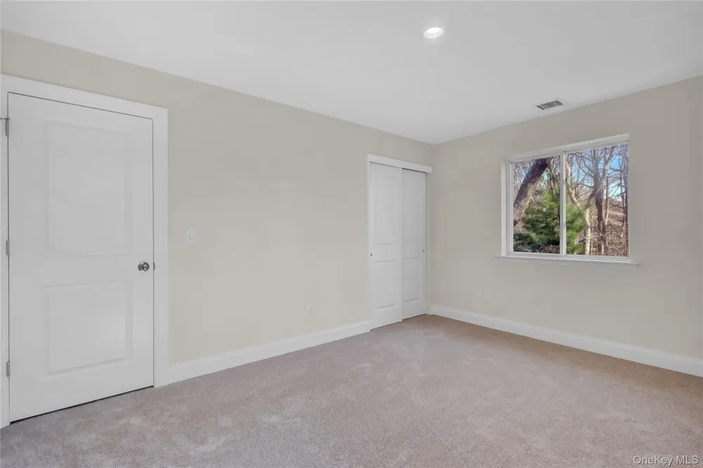 26 Stone Gate Court Smithtown, NY 11787