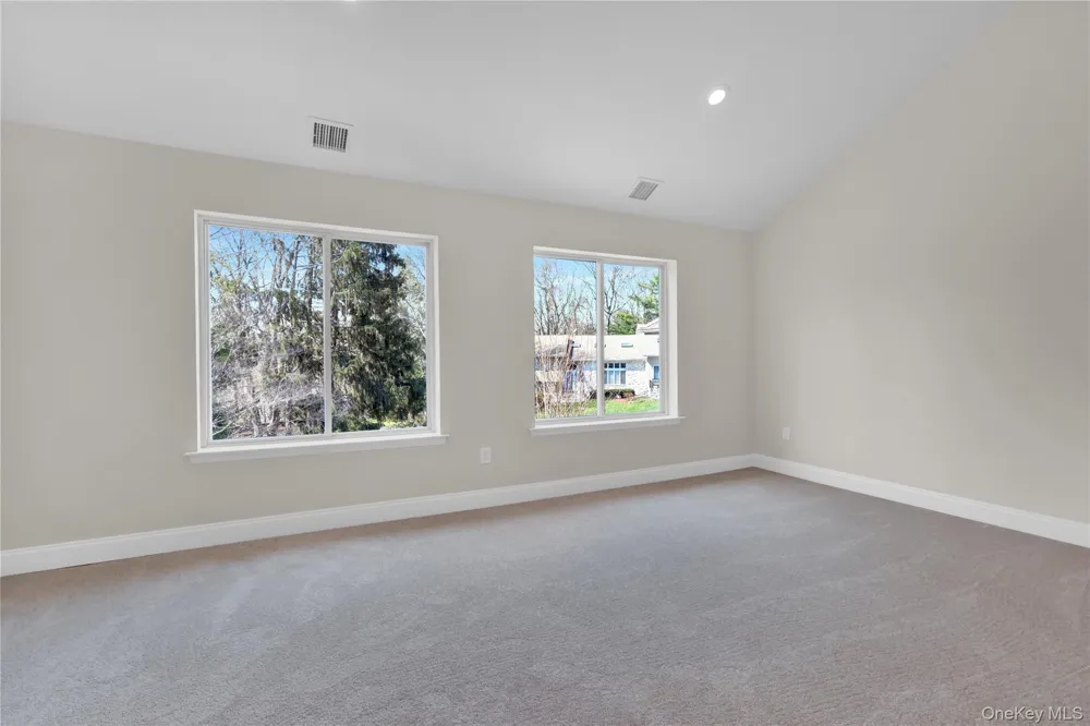 26 Stone Gate Court Smithtown, NY 11787