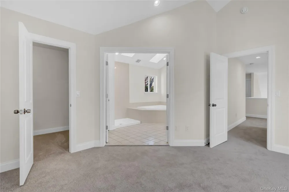 26 Stone Gate Court Smithtown, NY 11787