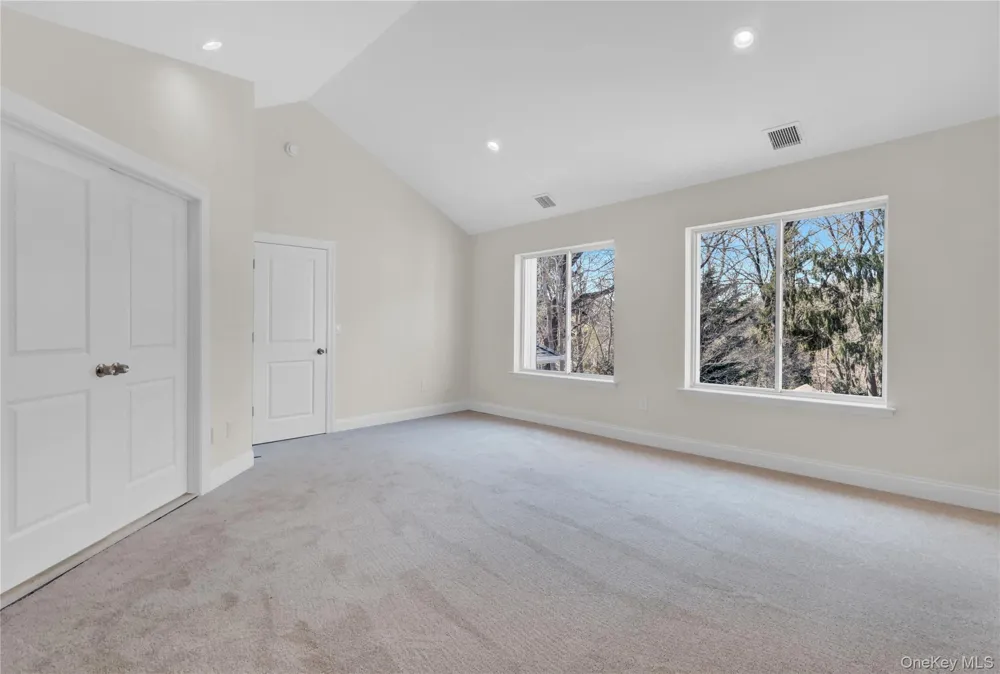 26 Stone Gate Court Smithtown, NY 11787
