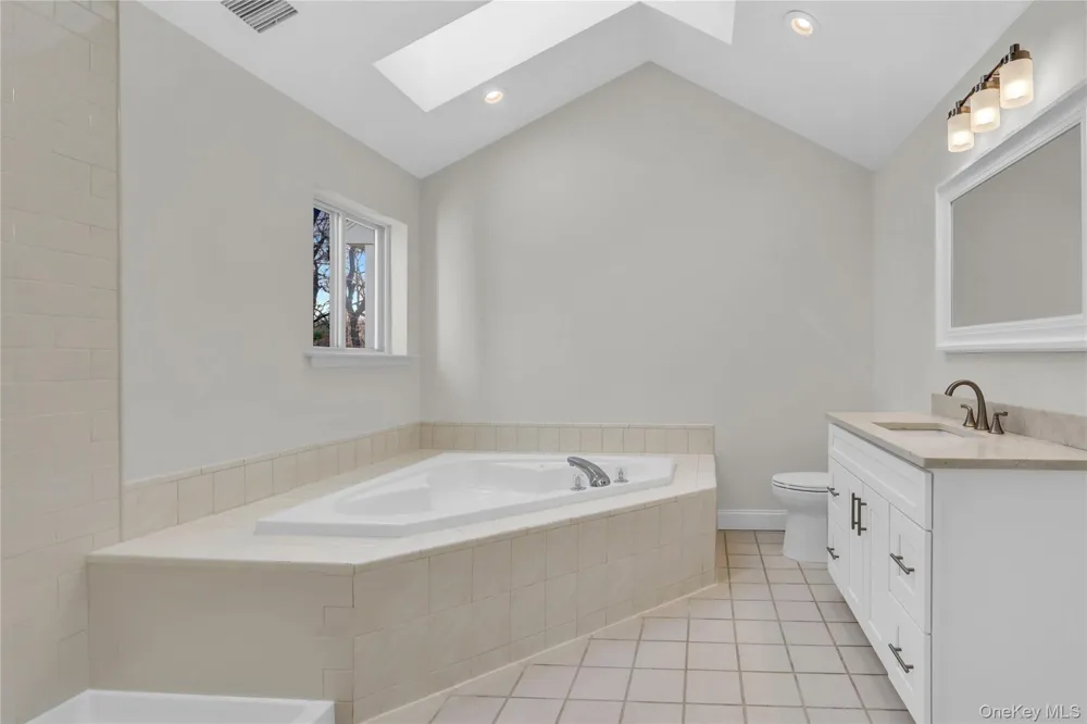 26 Stone Gate Court Smithtown, NY 11787