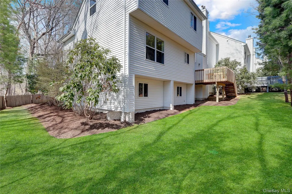 26 Stone Gate Court Smithtown, NY 11787
