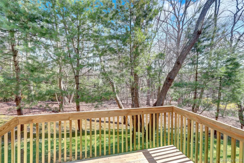 26 Stone Gate Court Smithtown, NY 11787