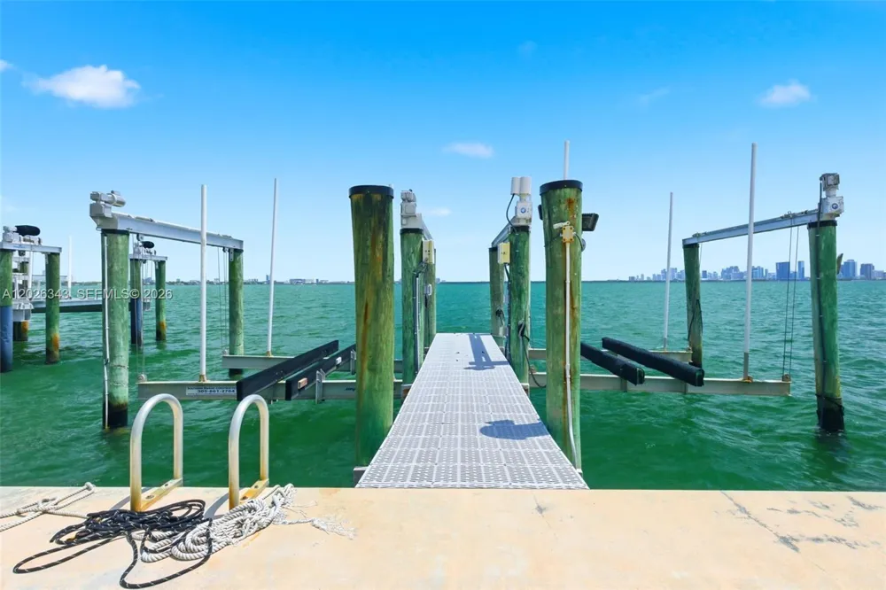 1510 S Treasure Dr #SINGLE North Bay Village, FL 33141