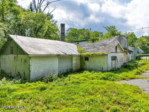 465 Lakewood Farmingdale Road