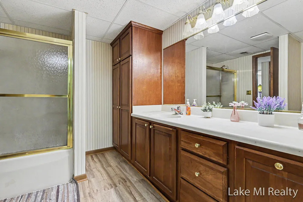 5537 Bentbrook Street SE Kentwood City, MI 49508