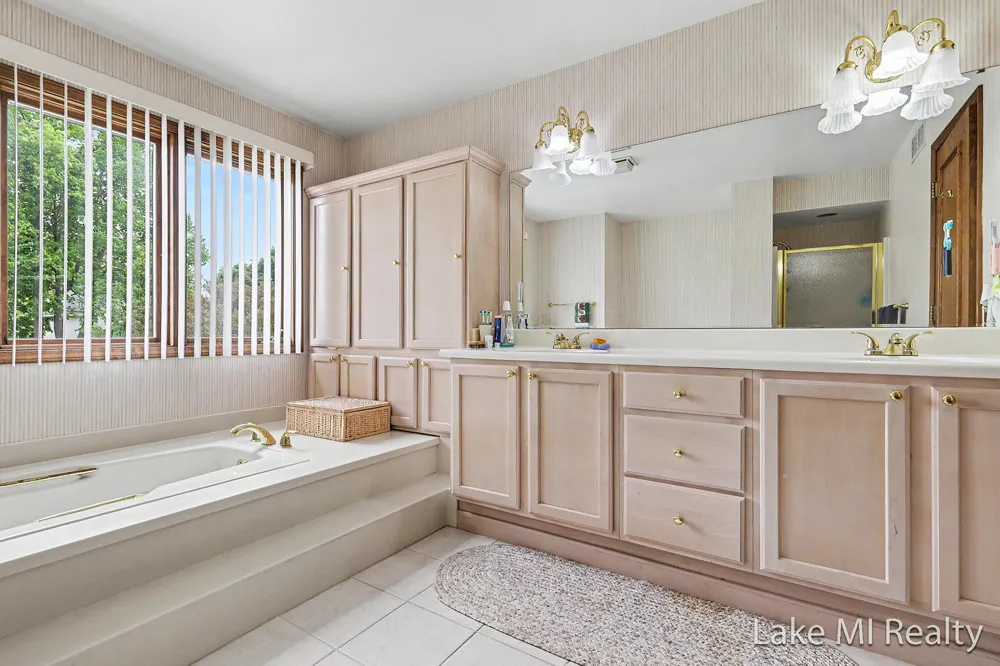 5537 Bentbrook Street SE Kentwood City, MI 49508