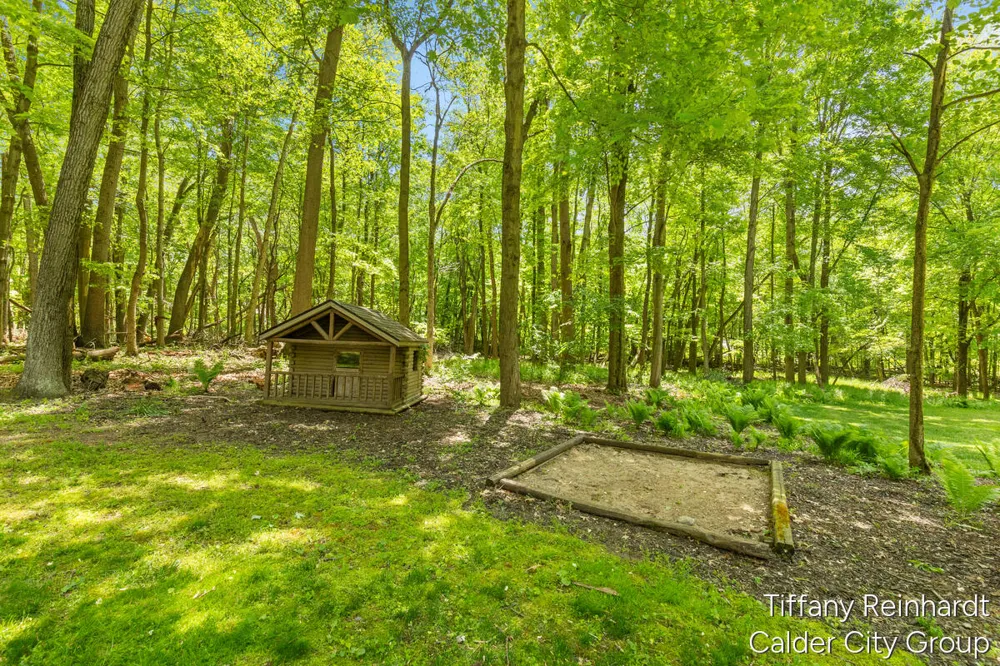 2760 Tyler Trail SE Lowell, MI 49331