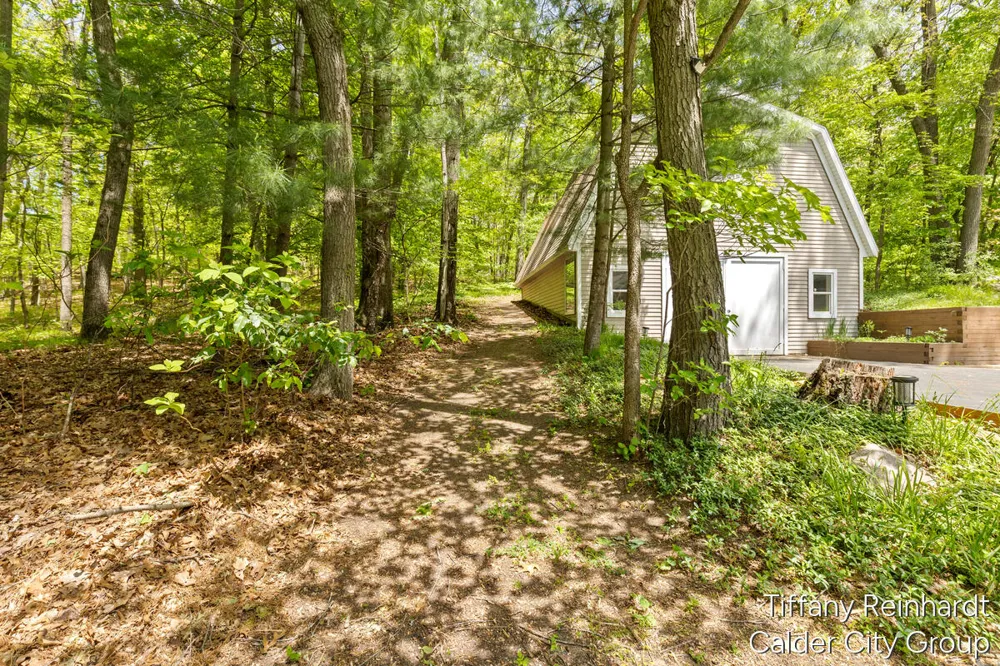 2760 Tyler Trail SE Lowell, MI 49331