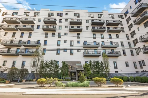 100 W Broadway #2DD