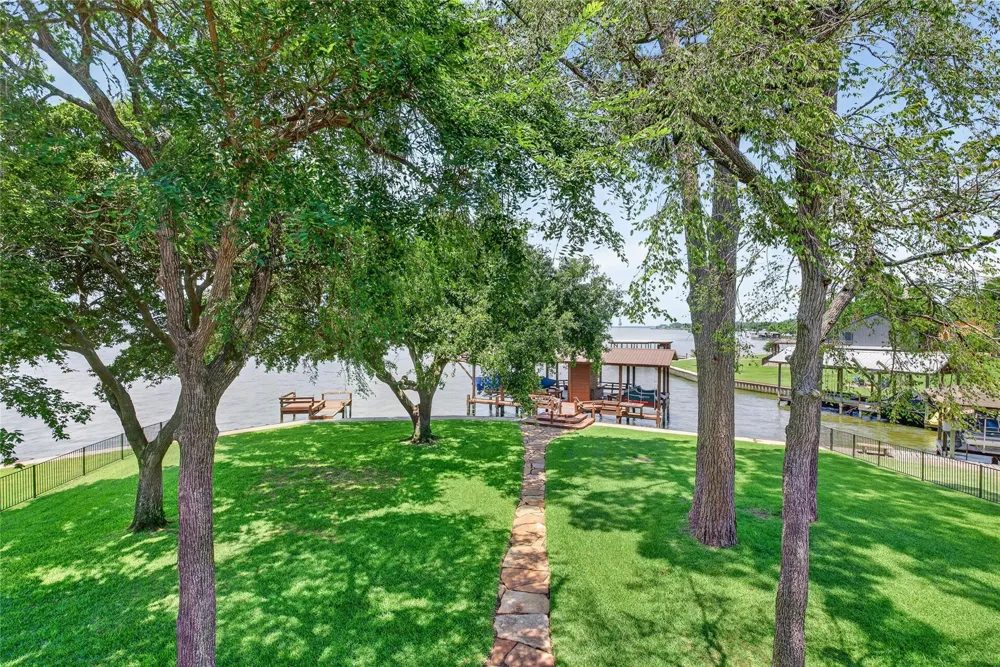 495 Wildwood Drive Onalaska, TX 77360