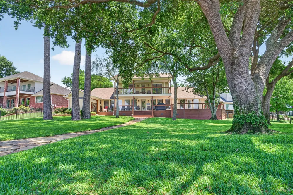 495 Wildwood Drive Onalaska, TX 77360
