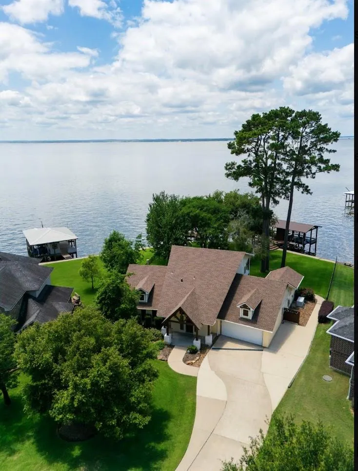 495 Wildwood Drive Onalaska, TX 77360