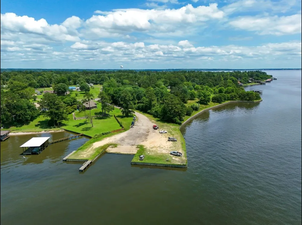 495 Wildwood Drive Onalaska, TX 77360