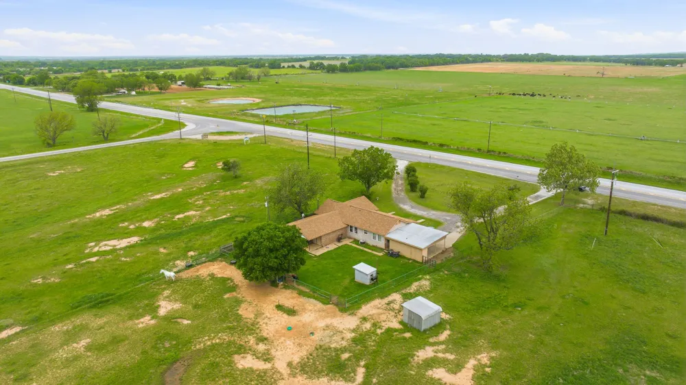 7450 E Highway 6 #3 De Leon, TX 76444