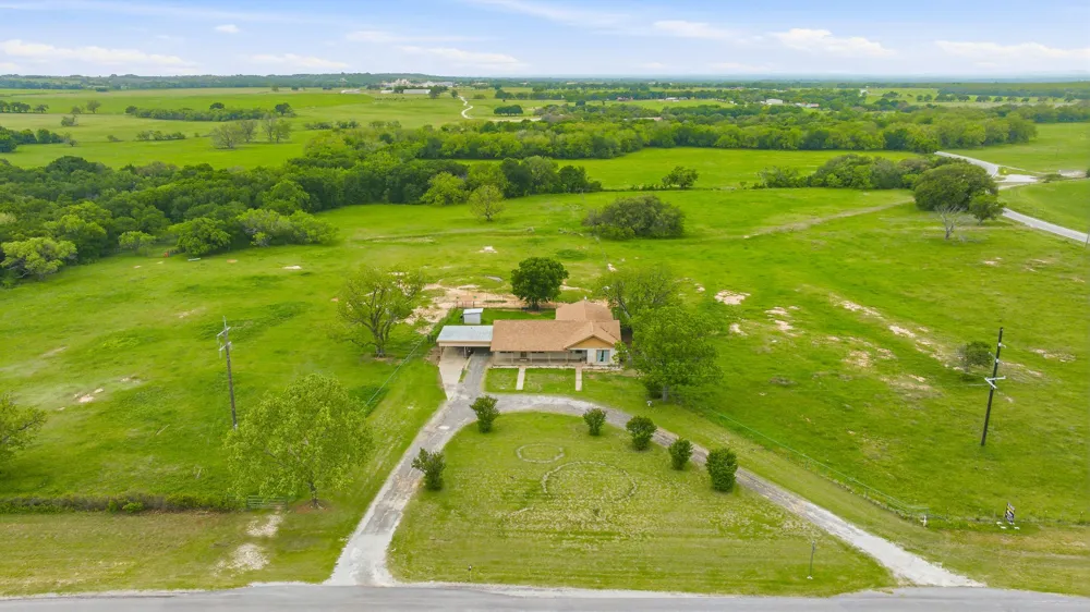 7450 E Highway 6 #3 De Leon, TX 76444