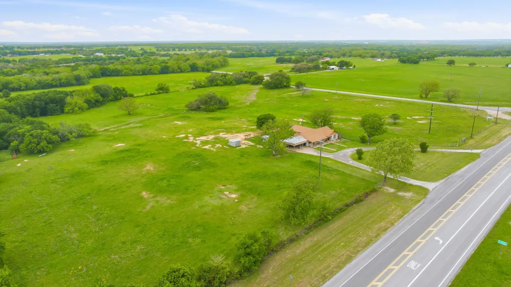 7450 E Highway 6 #3 De Leon, TX 76444