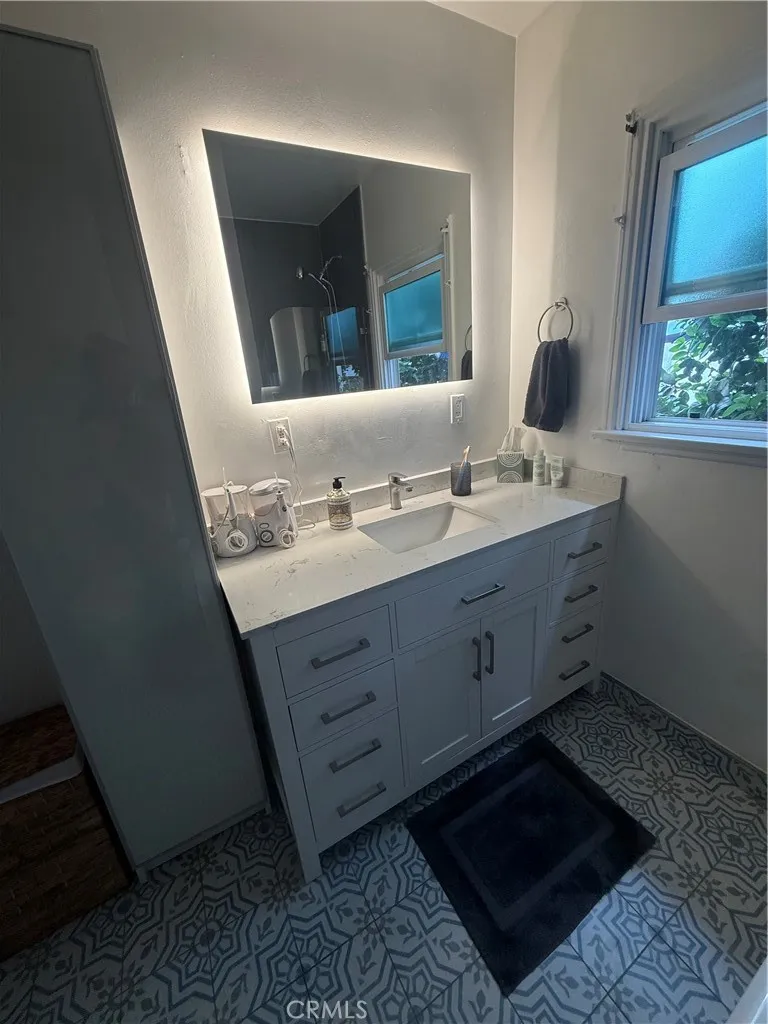 2647 Kansas South Gate, CA 90280
