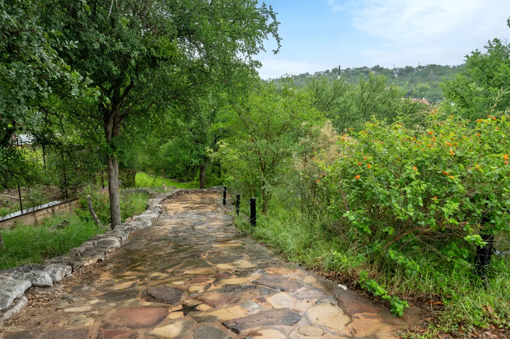 401 Crestview Drive Marble Falls, TX 78654