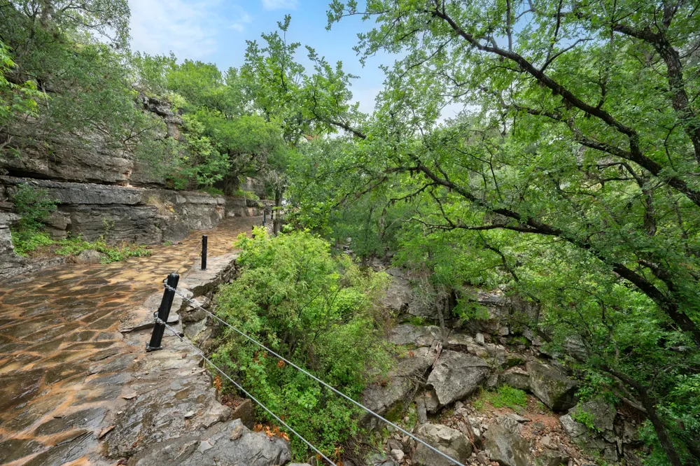 401 Crestview Drive Marble Falls, TX 78654