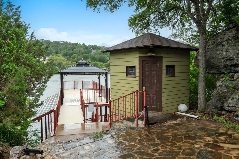 401 Crestview Drive Marble Falls, TX 78654