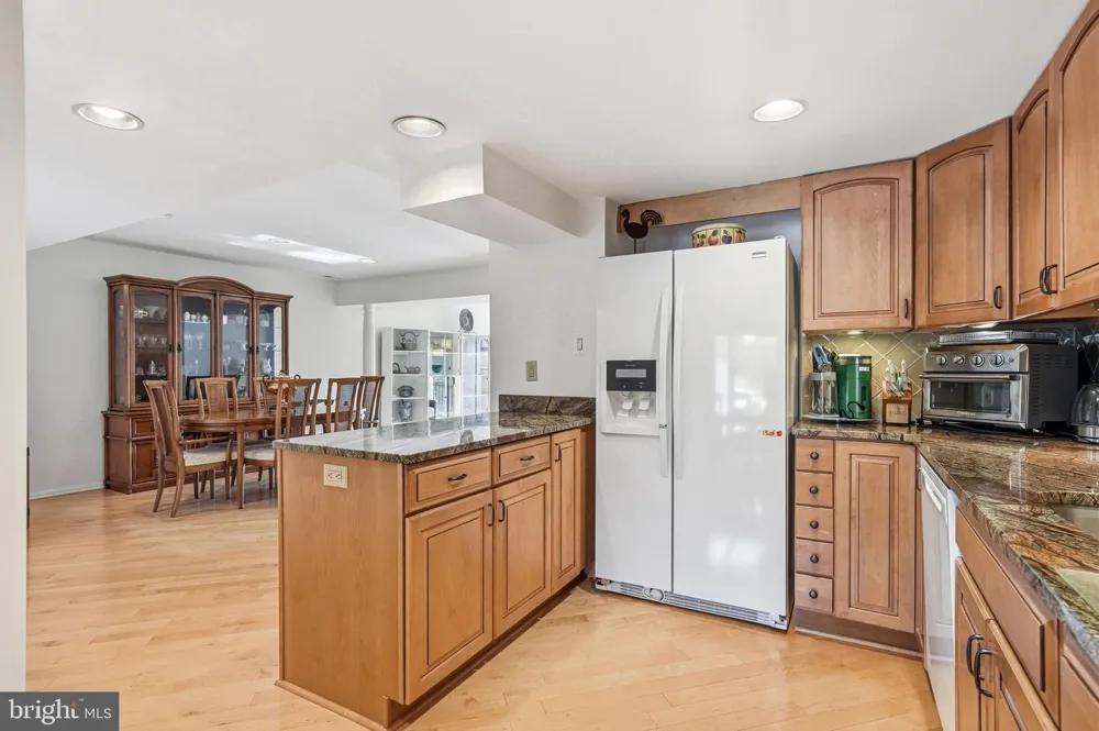 1606 CHANTICLEER Cherry Hill, NJ 08003